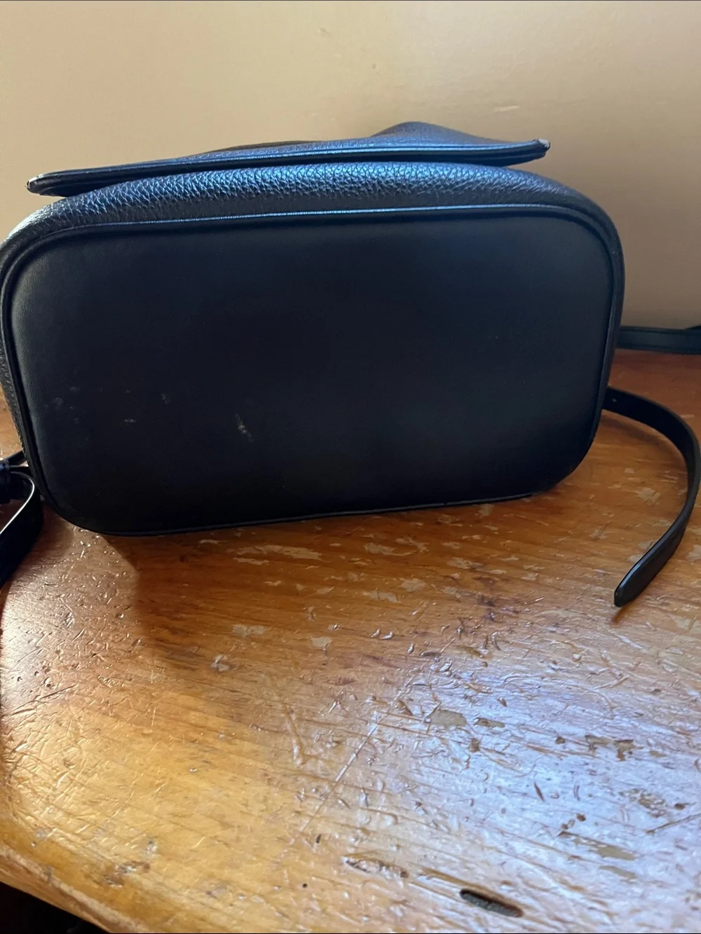 Michael Kors compact pebbled